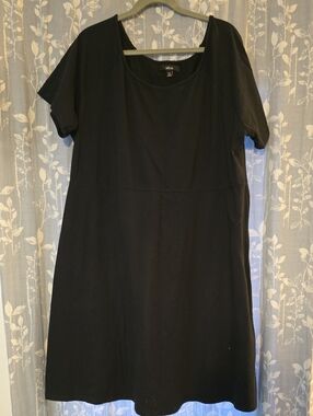 Ellos Black Short-Sleeve Cotton Jersey Dress size 2x with seamed waist.